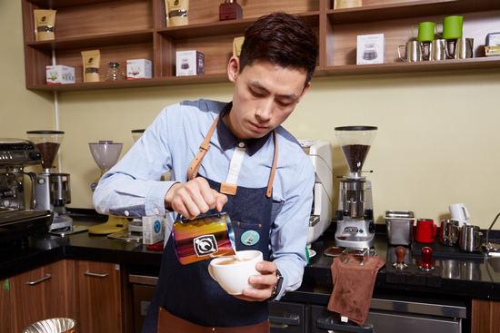 Learn to be a little fox from the barista.