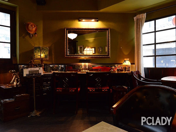 The perfect combination of Coffee and Art meet 10 nostalgic Cafe