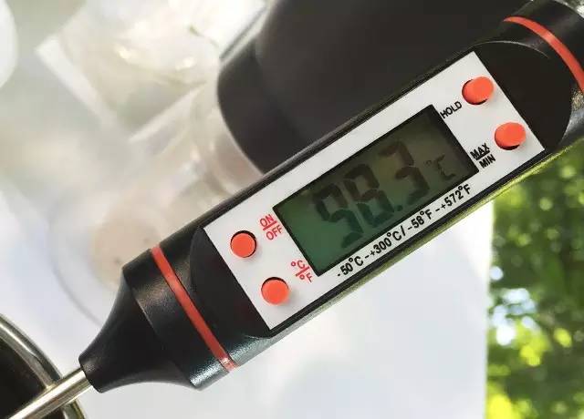 The taste of coffee has a lot to do with the water temperature of making coffee. The temperature will have a different flavor.