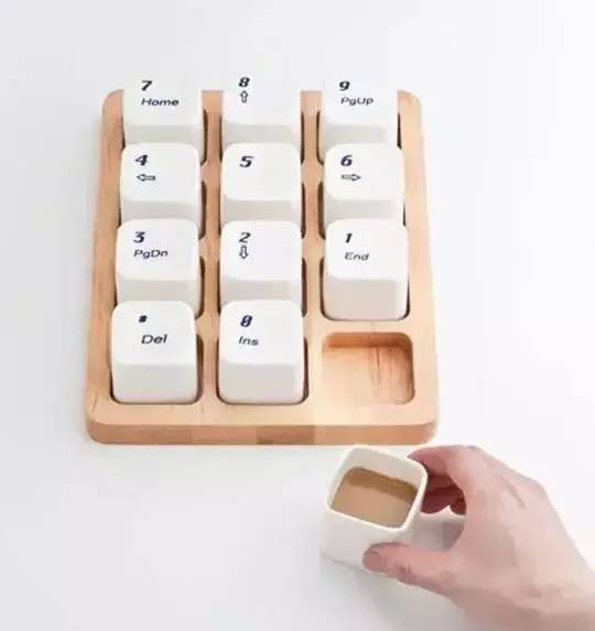 Creative coffee mug. Can it really be used for coffee? The artistic and romantic experience of coffee