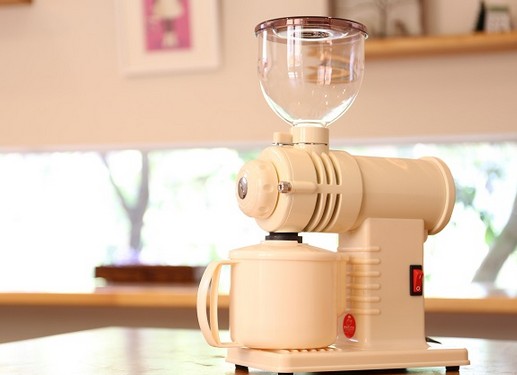 Small Fuji brand introduction: Small Fuji R-220 ghost teeth coffee bean grinding machine limited edition
