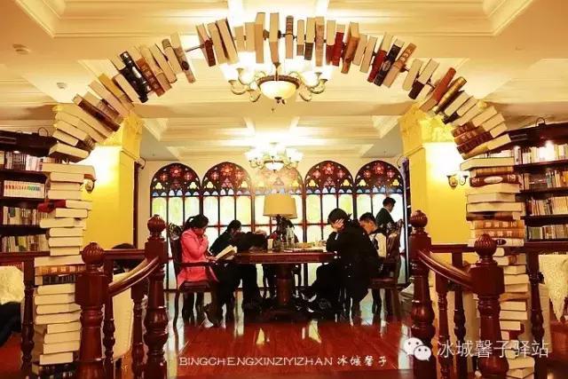 Give yourself a shallow time, enjoy yourself in the Gogol Bookstore and spend a casual afternoon with a cup of coffee