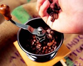 Espresso production: the grinding degree correctly adjusts the grinding scale of the coffee grinder to grasp the thickness and fineness.