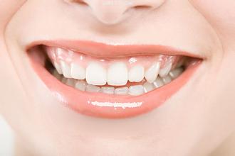 Professor Han suggested drinking coffee with a straw to prevent tooth discoloration.