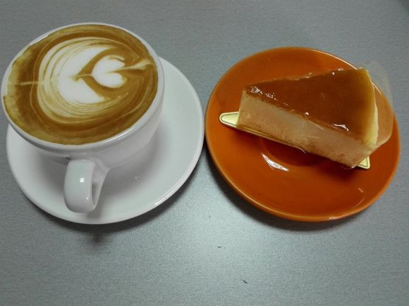 What kind of dessert is better for coffee? How about cheesecake with coffee? Can macarons go with coffee?
