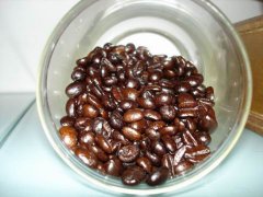 Heating freshly ground coffee with alcohol lamp