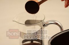 Making coffee in a press pot