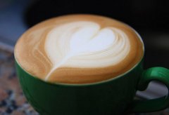 The art of latte flower drawing: big heart