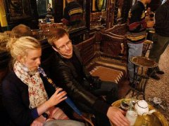 The eight favorite cafes of literati taste the aroma of bookish coffee.