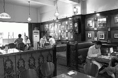 The encounter between Cafe and Historical celebrities