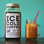 The method of making iced coffee in summer