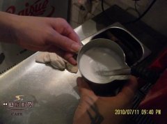 Coffee common sense semi-automatic coffee machine playing milk foam flower details