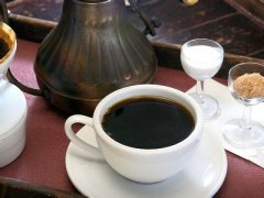 Hawaiian Kona coffee, mellow and sour coffee beans.