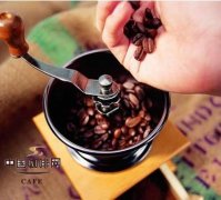 The steps of brewing coffee to make a cup of coffee