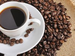 A professional barista who combines artistic creativity with fashion