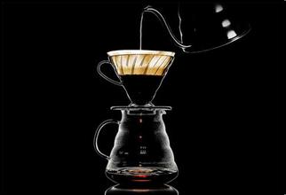 Conical filter paper drip brewing method Hand brewed coffee shop skills