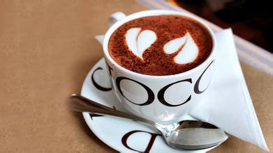 The coffee shop pretends to force the five taboos to go to the cafe to do things that can't be done.