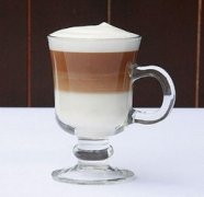 Make an Italian latte macchiato with obvious layering
