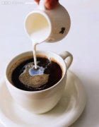 The basics of coffee etiquette: how to add sugar to coffee and the use of cups