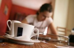 Is drinking coffee really refreshing when you are sleepy?