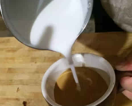 Picture and text teaching: how to make exquisite coffee flowers at home?