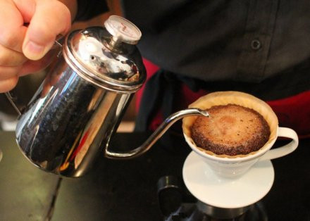 Coffee hand flushing technique: central water injection