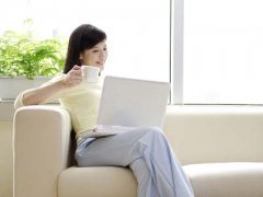 How many cups of coffee do office workers drink at most every day?