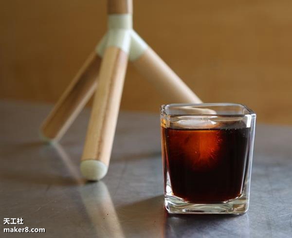 3D printing of a simple iced coffee maker in cool summer