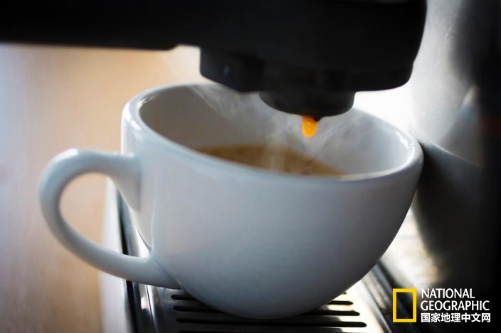 How much does a cup of coffee cost? 27 countries are different.