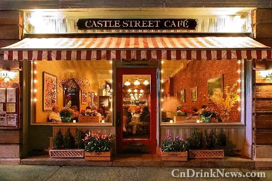 I want to open a warm coffee shop around the corner.