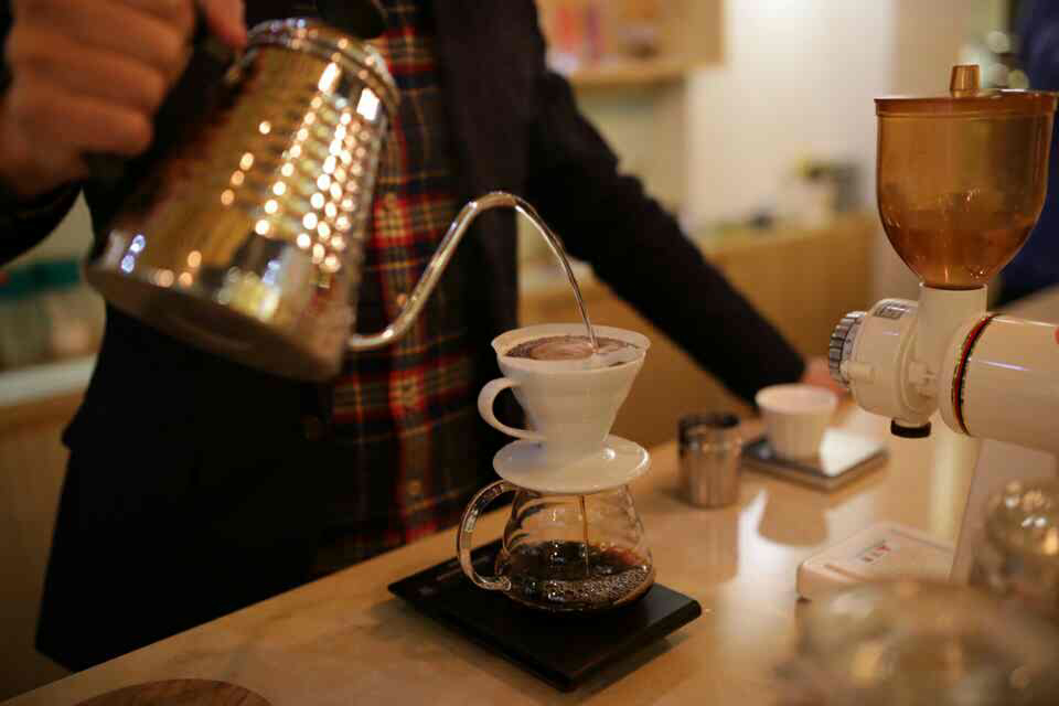 Incubators under the tide of cafes