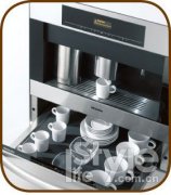 Introduction of all kinds of coffee machines in the catwalk around coffee