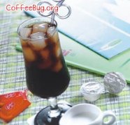 The steps of making fancy Coffee the making of Royal Ice-brewed Coffee