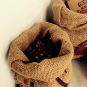 The etiquette of drinking coffee Dark Coffee does not have to be stirred with sugar