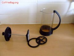 The alternative use of the French press pot Drip