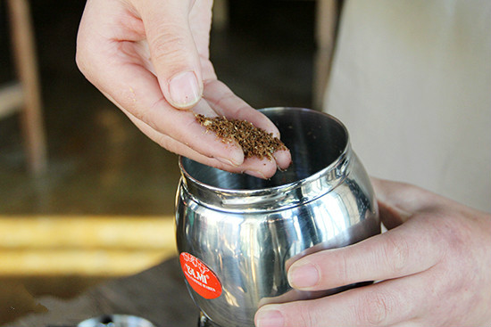 How to use mocha pot to make boutique coffee?