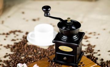 Low acidity, medium roast coffee beans from the coffee center of the world. Bahia, Brazil.