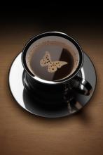What are the treatment methods of raw coffee beans? which is better, capsule coffee machine or traditional coffee machine?