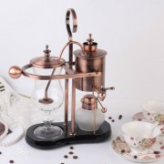 The delicacy of coffee is fully soaked in dripping style, and its formation focuses on espresso utensils.