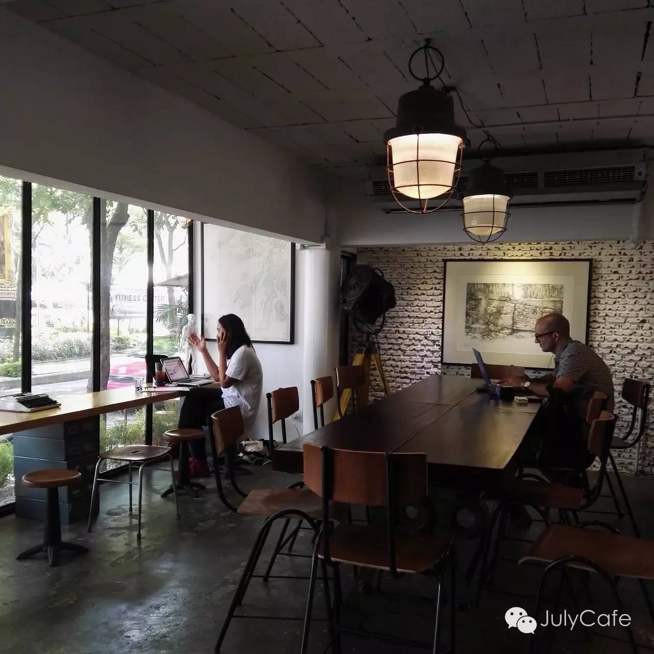Hello Strangers Cafe espresso and desserts are mainly small and exquisite coffee shops in Thailand.
