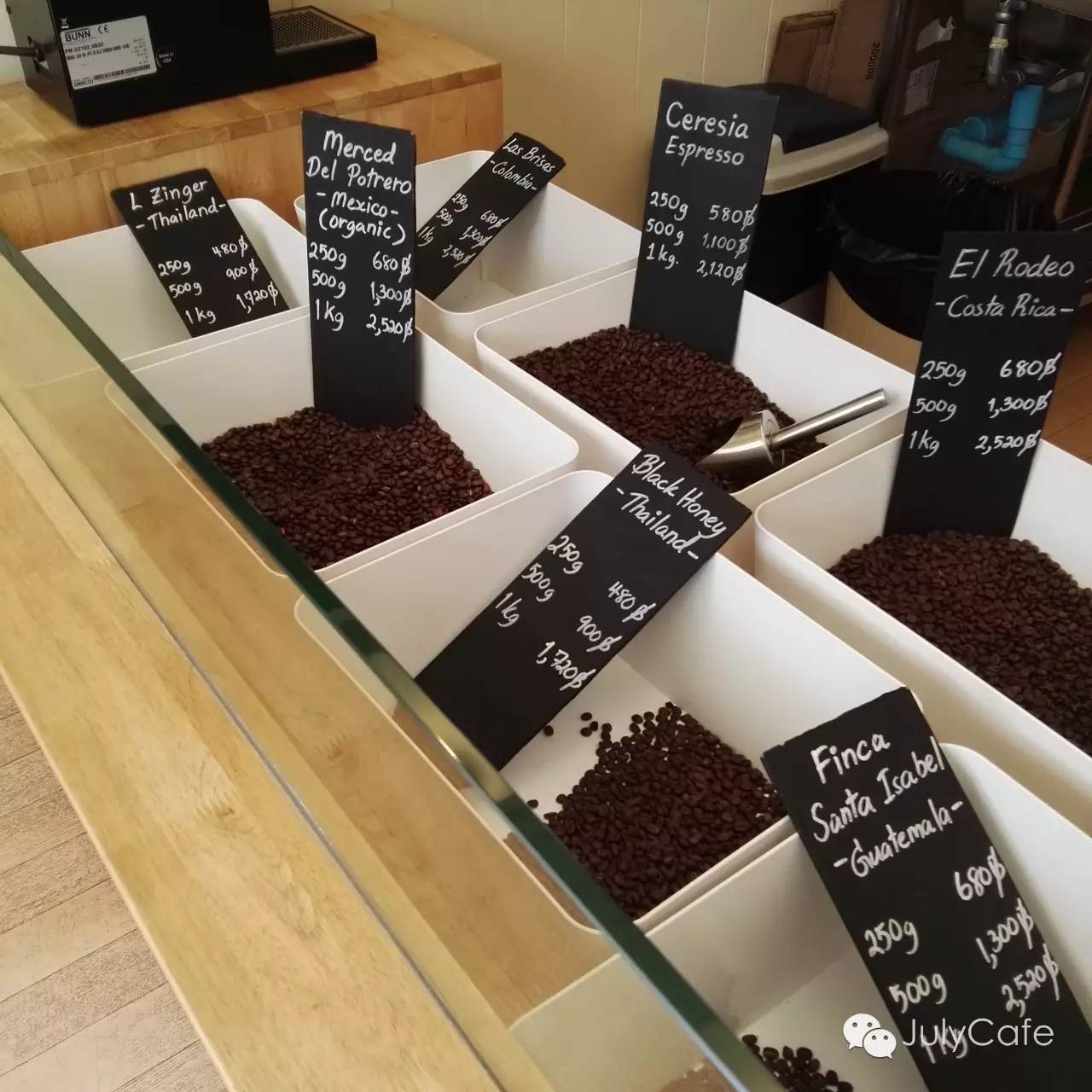 Black-and-white photos made of coffee recommended by espresso Cafe